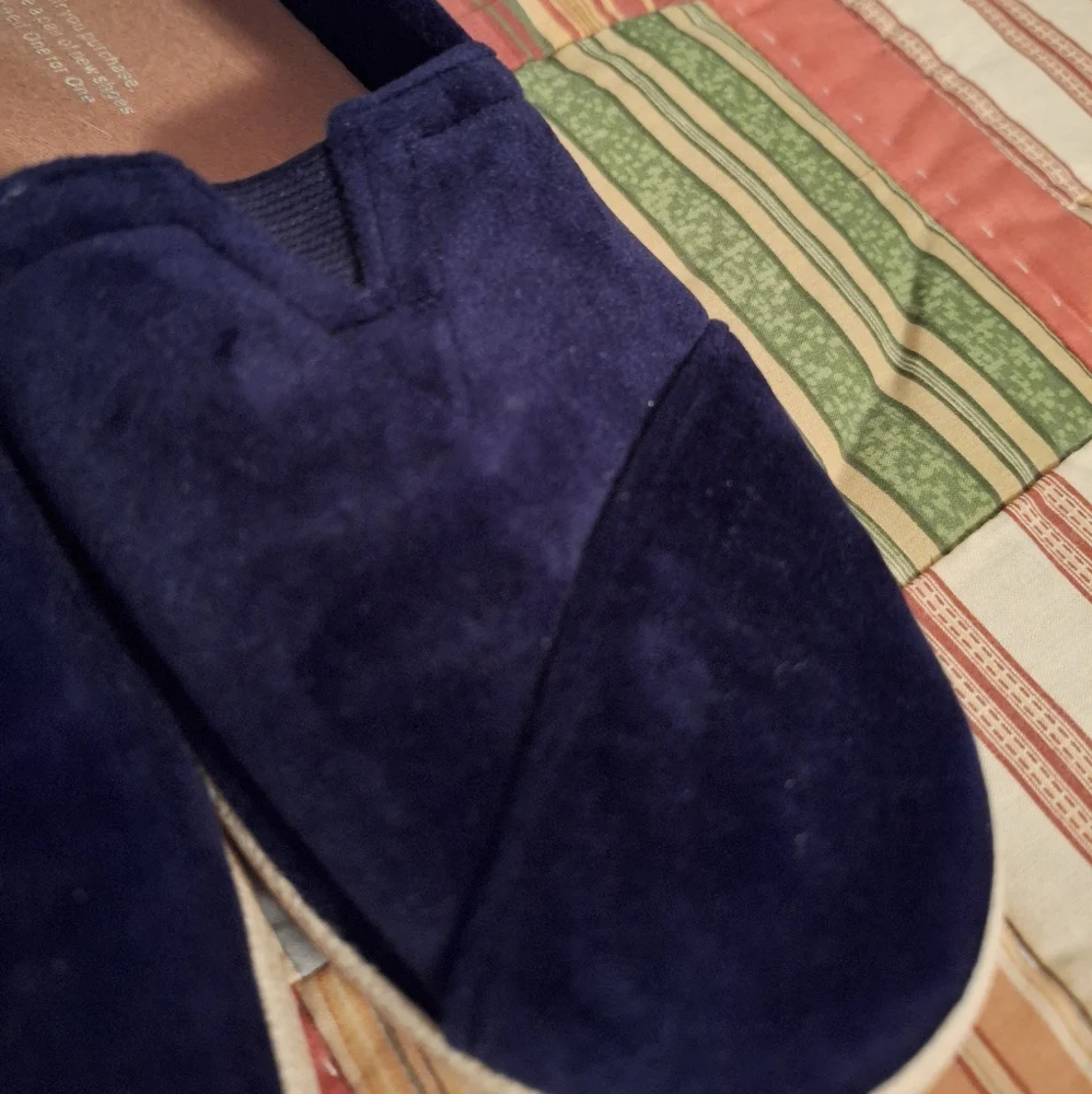 Toms Women's Navy Blue Suede Slip-On Shoes Size 8.5